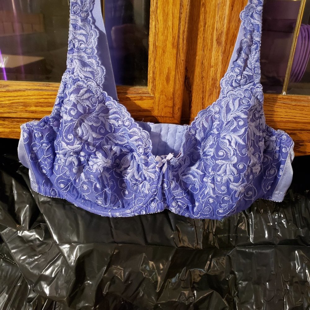 Bras - Picture 7 of 10